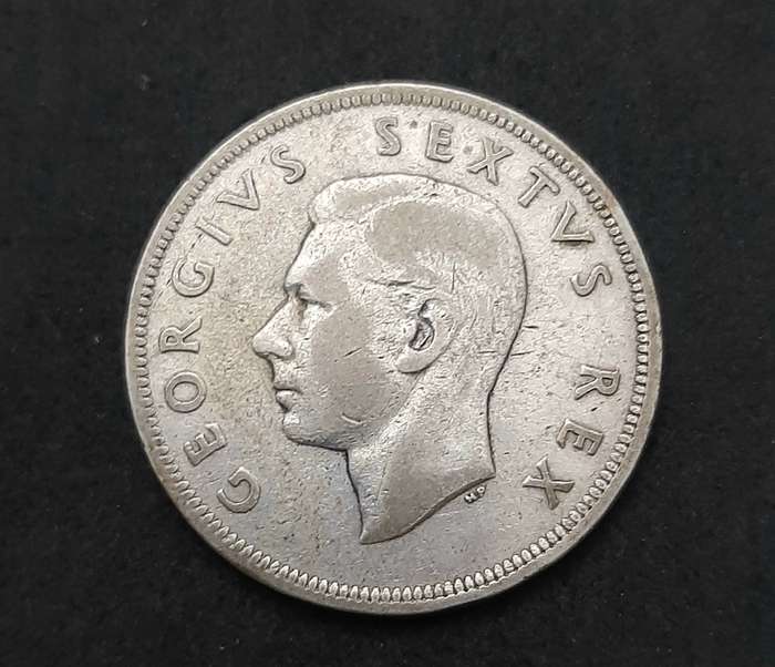 1952 South Africa: .500 Silver 2½ Shilling KGVI Coin (F).
