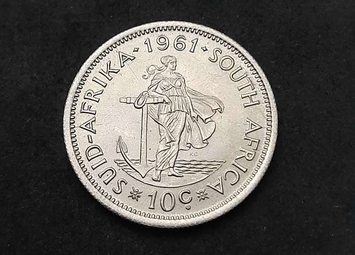 1961 South Africa: .500 Silver 10 cent Coin (XF/XF+).