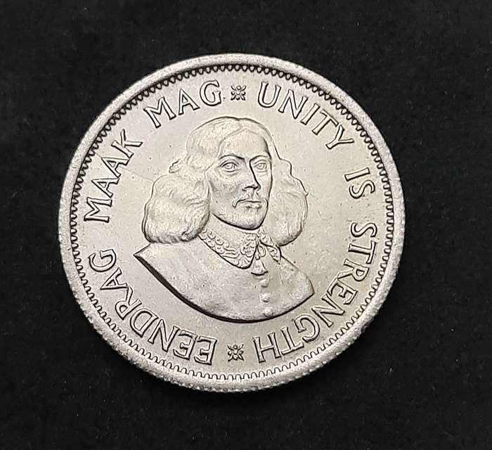 1961 South Africa: .500 Silver 10 cent Coin (XF/XF+).