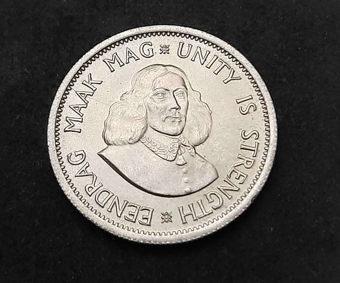 1961 South Africa: .500 Silver 10 cent Coin (XF/XF+).