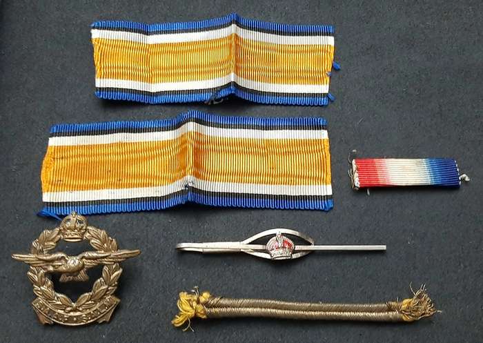 WW1 / WW2 : British & Commonwealth Insignia Lot x 6 Pieces.