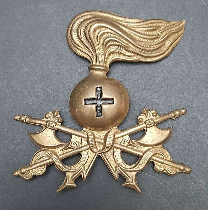 RARE: WW2 Italian Fascist Engineers Brass Pith-Helmet Badge (No Pins).