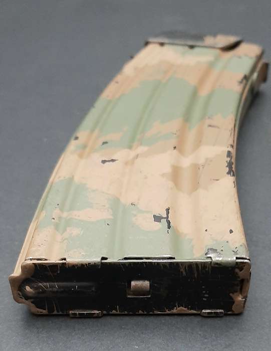 Early 1990s : ABS-ISD / Internal Stability Unit - Custom Camouflage 30 Rd Steel R5 Magazine #1