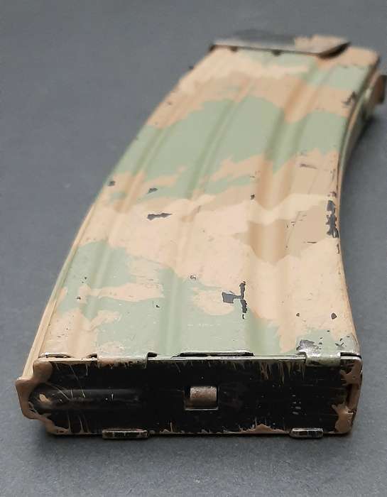 Early 1990s : ABS-ISD / Internal Stability Unit - Custom Camouflage 30 Rd Steel R5 Magazine #1