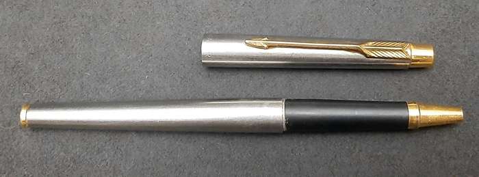 Vintage 1980s : Parker Stainless Steel Cartridge Ink Pen .