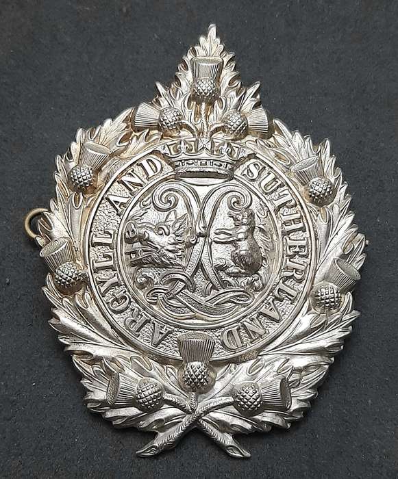 WW1 / WW2 : Argyll & Sutherland Highlanders White Metal Glengarry/ Tam O'Shanter Badge (Lugs+Pin).