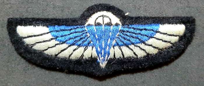RARE: Early 1980s New Zealand S.A.S Patt.44 Maroon Title & Parachute Wing ( 2 Pcs).