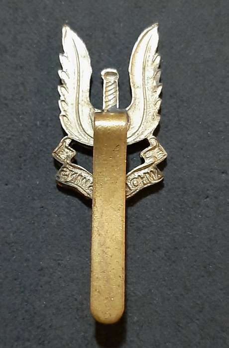 RARE: 1970s Australian S.A.S Bi-Metal Beret Badge w/ Slide.
