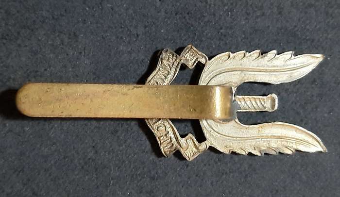 RARE: 1970s Australian S.A.S Bi-Metal Beret Badge w/ Slide.