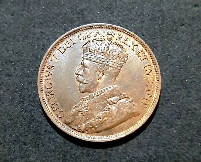 Canada: 1917  KGV Bronze 1 Cent Coin (XF).