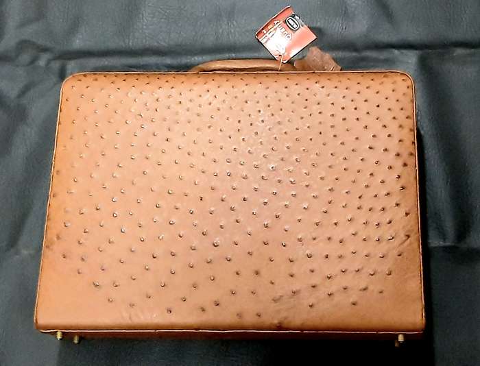 EXQUISITE: Late 20th Century Genuine 'Busby' Ostrich Skin Leather Gent's Executive Briefcase(UNUSED)