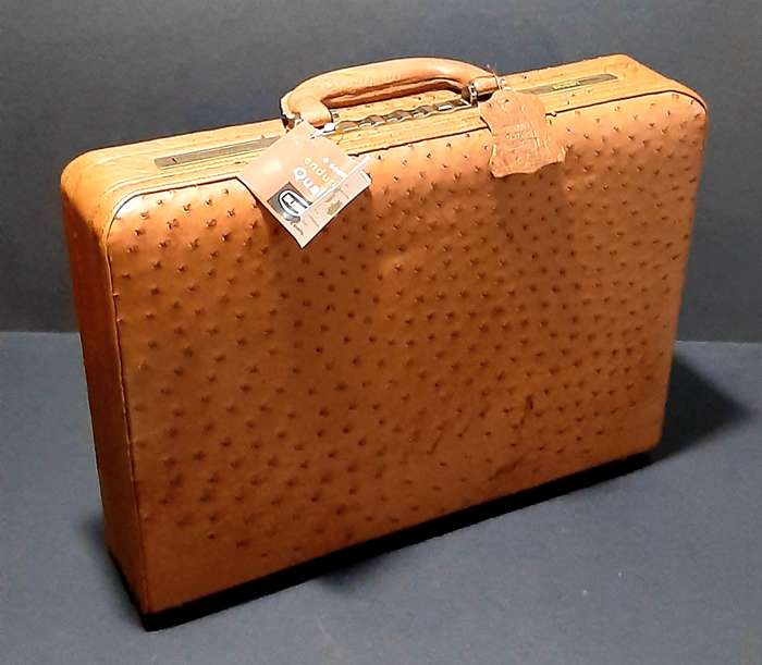 EXQUISITE: Late 20th Century Genuine 'Busby' Ostrich Skin Leather Gent's Executive Briefcase(UNUSED)