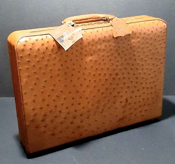 EXQUISITE: Late 20th Century Genuine 'Busby' Ostrich Skin Leather Gent's Executive Briefcase(UNUSED)
