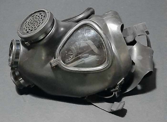 Border War: M76 / M15A1 Gas Mask w/ Unissued Filter & Patt.80 Nutria Satchel ( 3x Pcs).