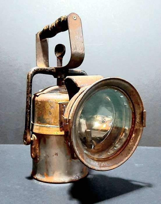 RARE: 1920s South African Railways Metallic Kerosene Carriage Lamp w/ Handle (Glass Lens).