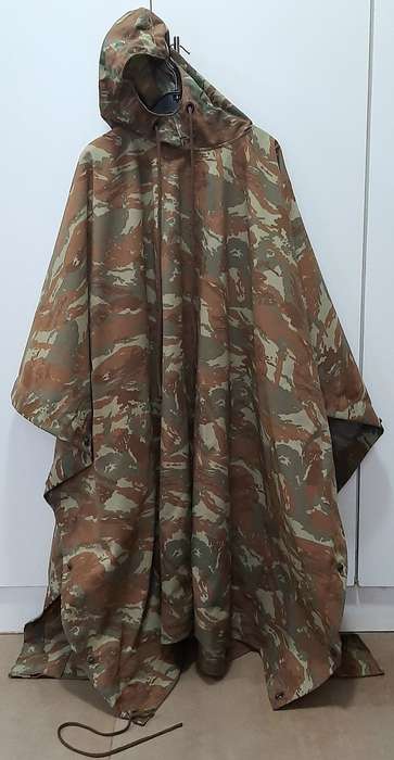 RARE: Border War 1980s - SADF 32 Battalion Camouflage Poncho/ Groundsheet w/ Hood (Specifico).