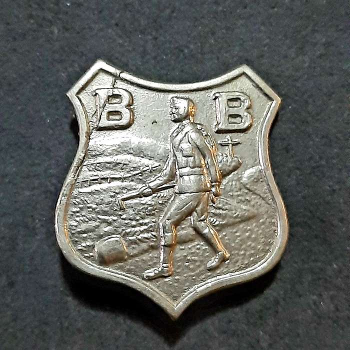 Mid-20th Century: 'Boys Brigade' Youth Organization Wayfarer Badge w/ Pin.