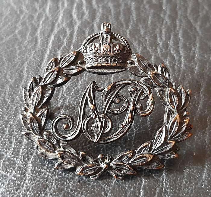 RARE: Natal Police (1902-13) Subdued Brass Cap Badge w/ Lugs.