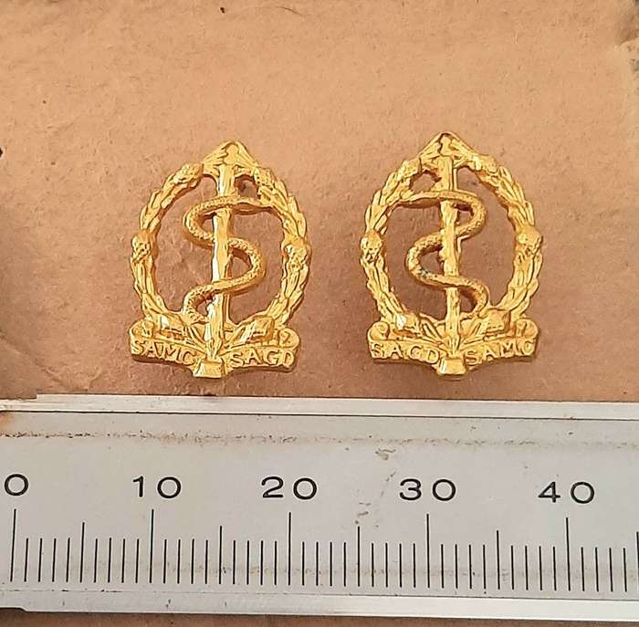 RARE: Border War Pre-1979 , SA Medical Service Officer's Gilt Mess Dress Collar Badges (x2 Pcs).