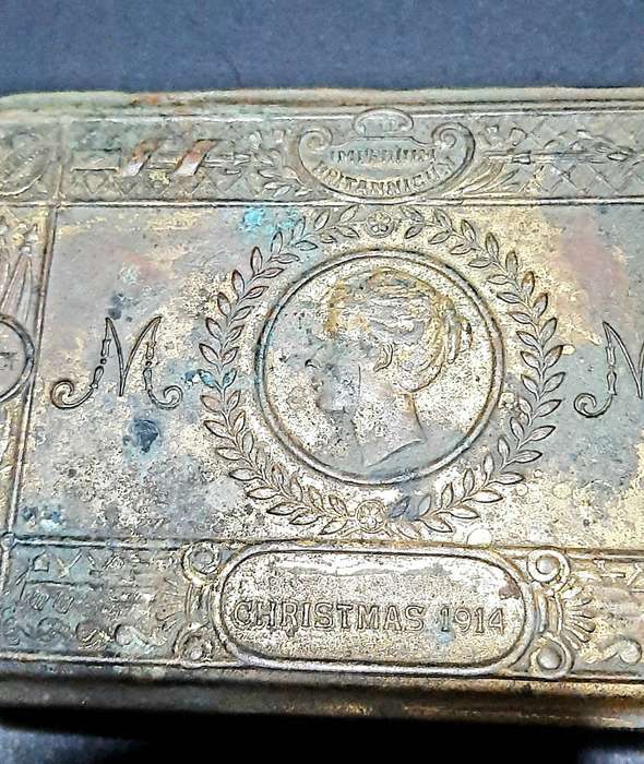 WW1 : Princess Mary Christmas 1914 Tin w/ Cardboard Insert (Att. Officer 1st D.L.I.)