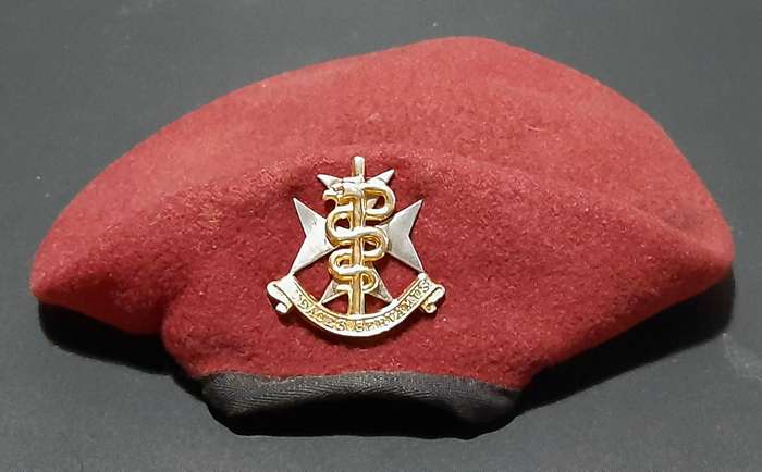 SA Military: SAMS 2000s Maroon Service Beret w/ Badge & Lining (56)