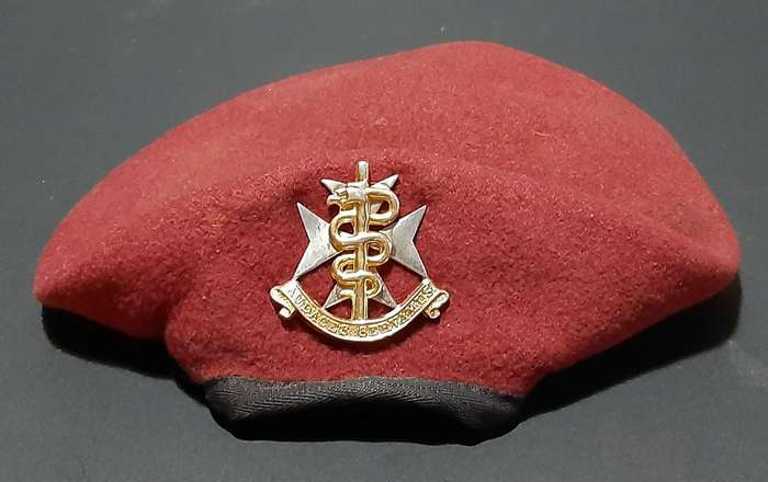 SA Military: SAMS 2000s Maroon Service Beret w/ Badge & Lining (56)