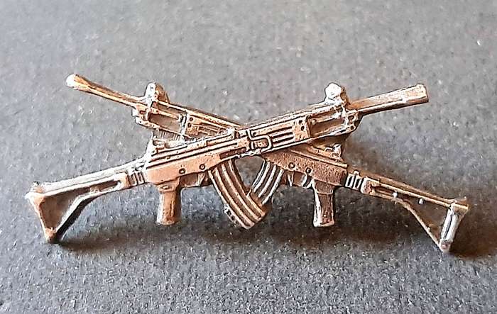 Border War: 1980s SWATF Metallic Marksman's Proficiency Badge w/ Pins.