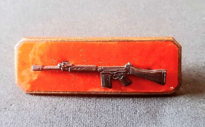 Border War: 1960s SADF Enamel & Brass Marksman's 'Skietbalkie' Proficiency Badge w/ Pins.