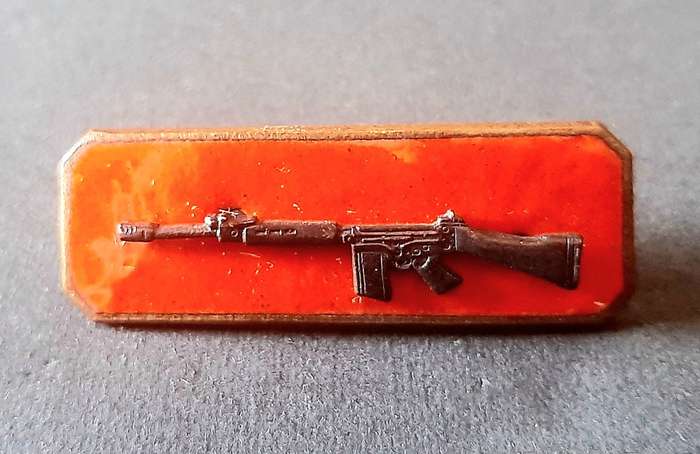 Border War: 1960s SADF Enamel & Brass Marksman's 'Skietbalkie' Proficiency Badge w/ Pins.