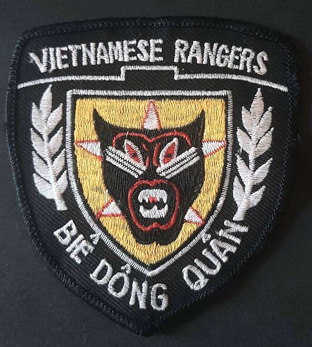 ** Vietnam War : 1972 Type Vietnamese Rangers Insignia Shoulder Patch.**
