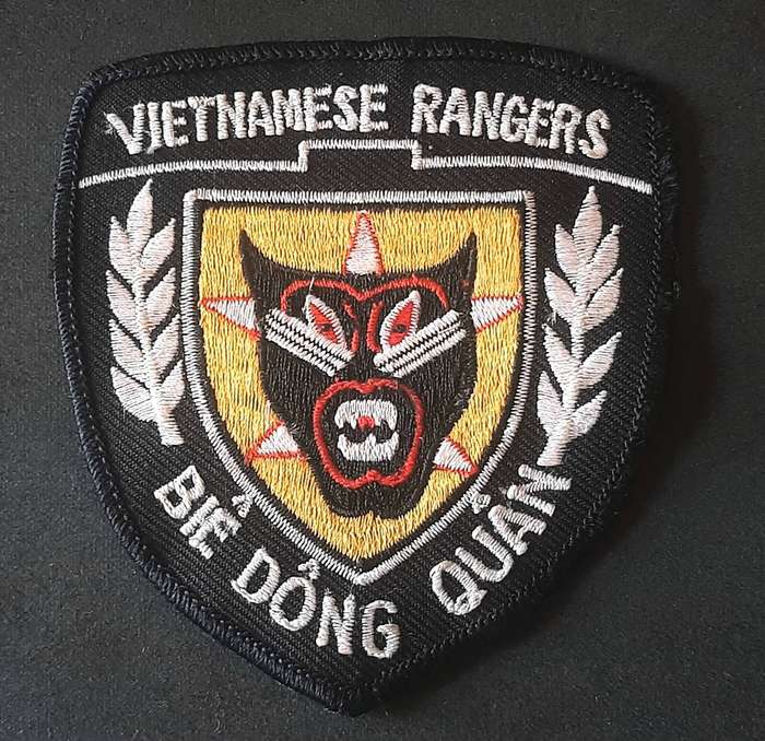 ** Vietnam War : 1972 Type Vietnamese Rangers Insignia Shoulder Patch.**