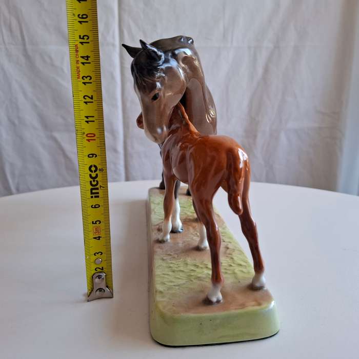 Stunning Beswick Mare and Foal Model 1811 Made in England in Excellent Condition