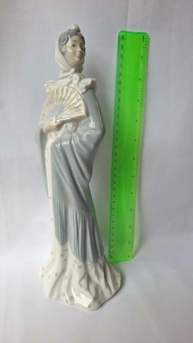 Beautiful Vintage NOA by Lladro "The Sophisticate" Figurine - Excellent Condition