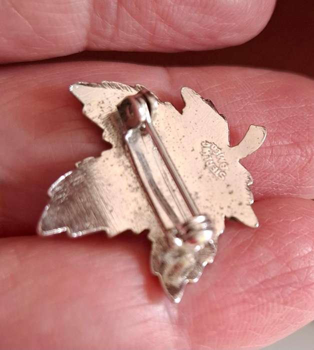 Vintage Sterling Silver BM Co Autumn Enamel Maple Leaf Pin Brooch  4.7 Grams in Excellent Condition