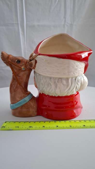 Stunning Vintage Royal Doulton Santa Claus with Reindeer D6675 - 1982 in Excellent Condition