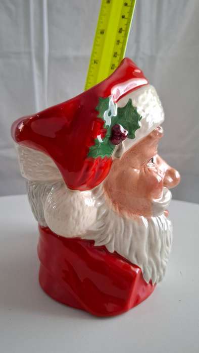 Stunning Vintage Royal Doulton Santa Claus with Reindeer D6675 - 1982 in Excellent Condition