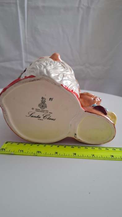 Stunning Vintage Royal Doulton Santa Claus with Reindeer D6675 - 1982 in Excellent Condition