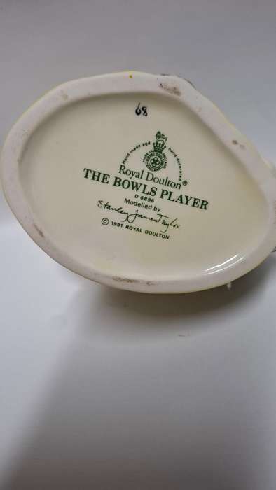 Royal Doulton  Medium Size Character Jug "The Bowls Player" D.6896 - Excellent Condition