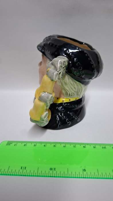 Royal Doulton  Medium Size Character Jug "Pearly King" D.6844 - Excellent Condition