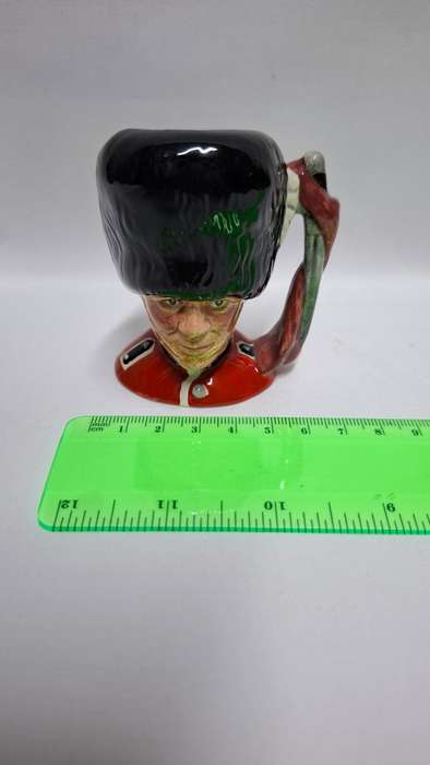 Royal Doulton Small Toby Jug " The Guardsman " D. 6772 - Excellent Condition