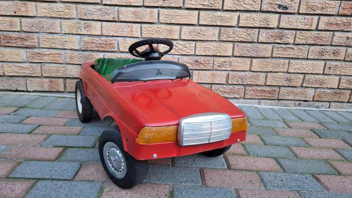 Beautiful Vintage Mercedes-Benz 500 SEC Convertible Pedal Car - Good condition