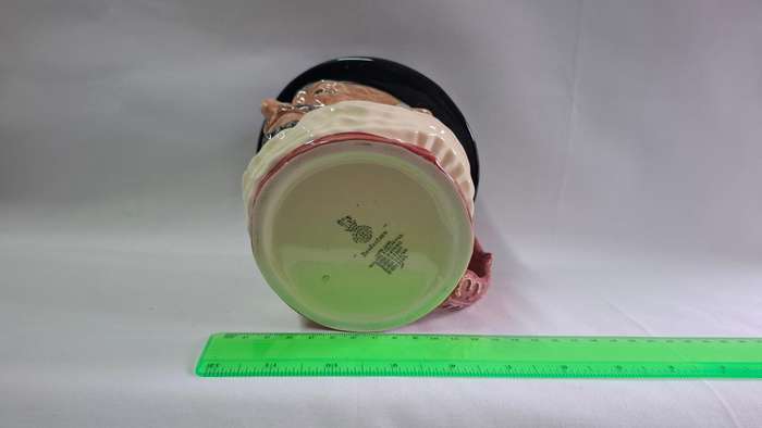 Royal Doulton Large Toby Jug "Beefeaters" D.6206 - Excellent Condition