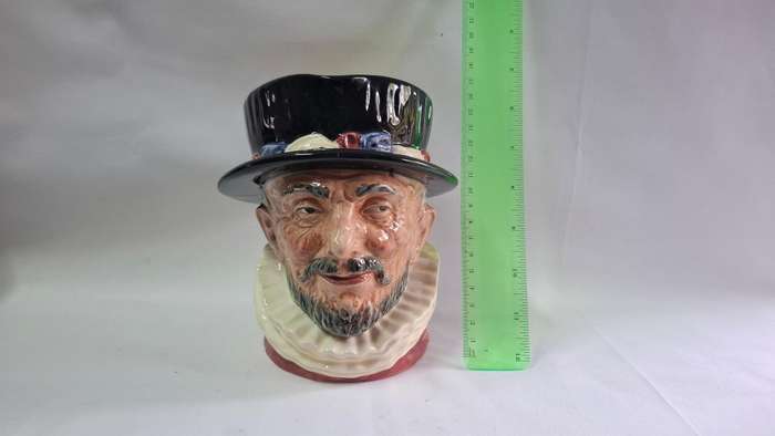 Royal Doulton Large Toby Jug "Beefeaters" D.6206 - Excellent Condition