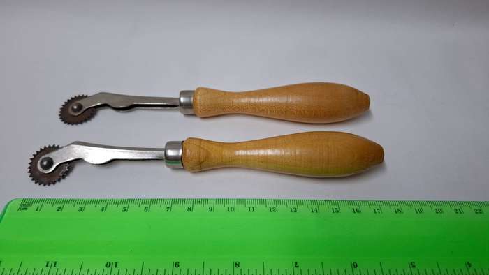Vintage Leather and Heavy Fabric Tracing Wheels - Good condition