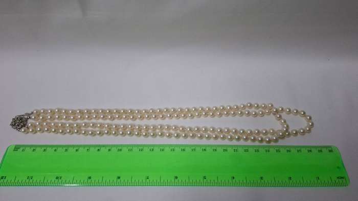 A Stunning String of Pearls with an 835 Silver Clasp (28mm length) - Excellent Condition