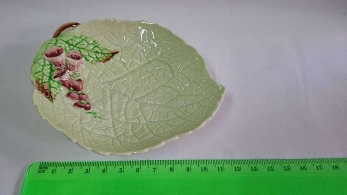 A Stunning Vintage Carlton Ware Foxglove Leaf Dish - Excellent Condition