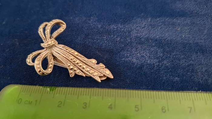 Stunning 925 Silver Clip Brooch with Marcasites Stones(8 Grams)in Excellent Condition Clearly Marked
