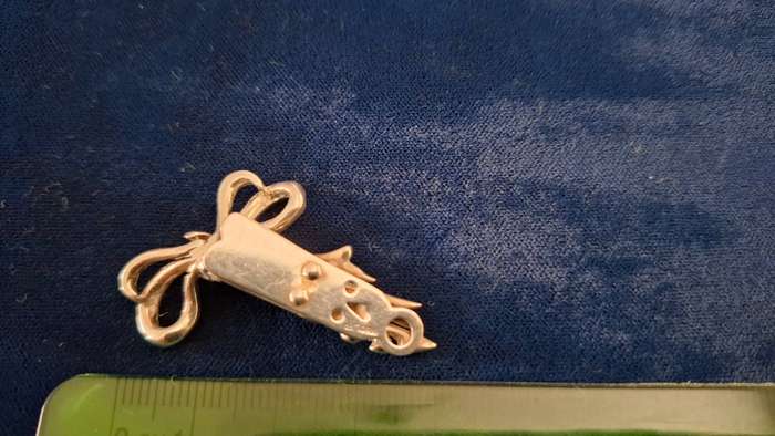 Stunning 925 Silver Clip Brooch with Marcasites Stones(8 Grams)in Excellent Condition Clearly Marked