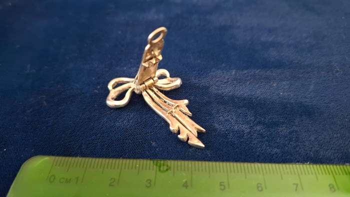 Stunning 925 Silver Clip Brooch with Marcasites Stones(8 Grams)in Excellent Condition Clearly Marked