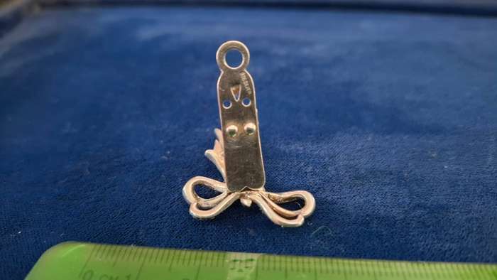 Stunning 925 Silver Clip Brooch with Marcasites Stones(8 Grams)in Excellent Condition Clearly Marked